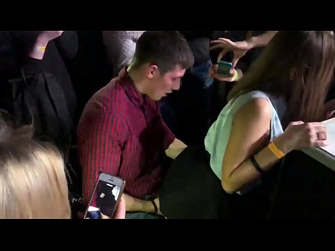 ❤️ Sexe real en una discoteca russa. Noia russa de 18 anys a l'anus i la vagina follada en una discoteca Fota al ca.qizpornolar.ru ☑